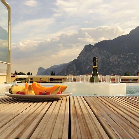 Eco Hotel Bonapace Torbole Sul Garda Екстериор снимка